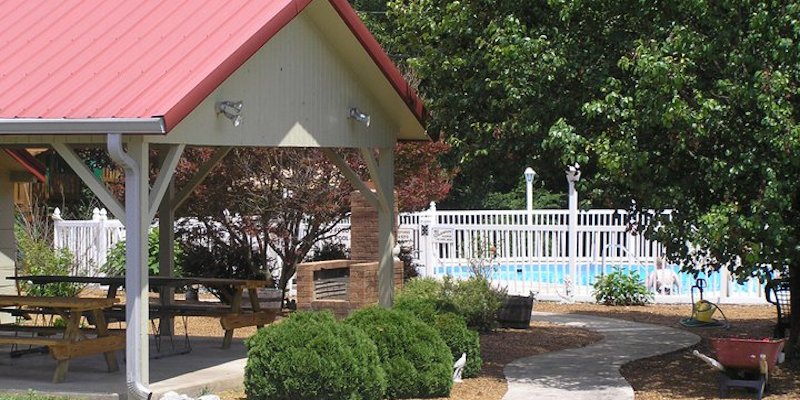The Lakehouse Inn (formerly Bel Air Motel)