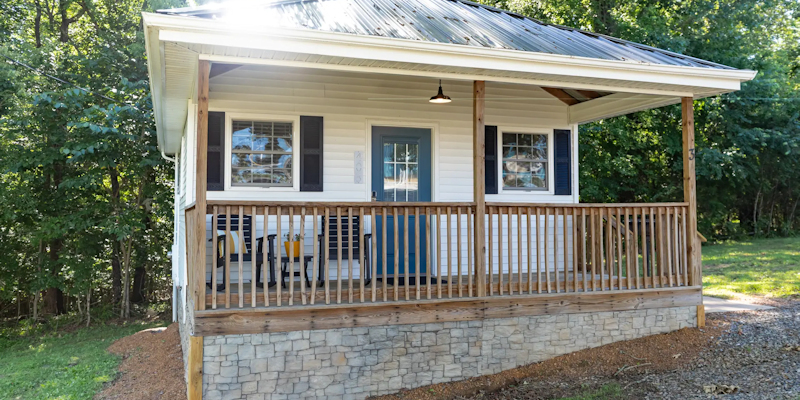 The Lakehouse Inn at Sledd Creek Cabins