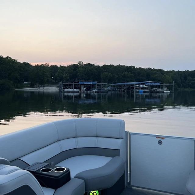 Lakeview Cottages & Marina