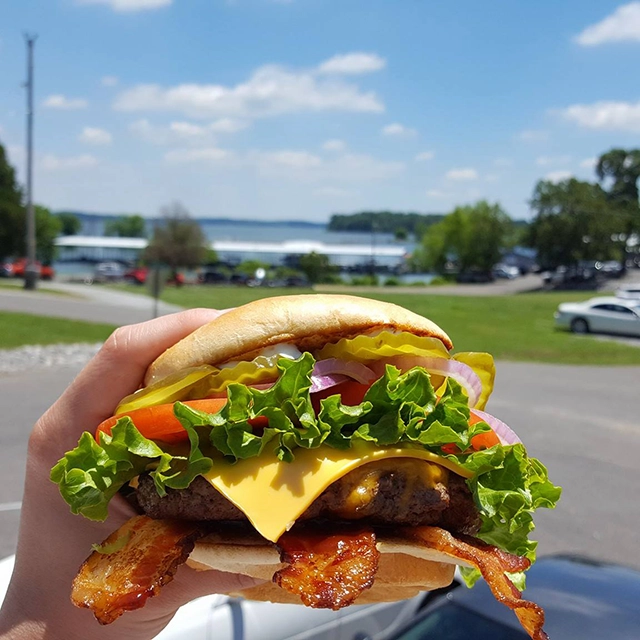 Ralph's Harborview Bar & Grill