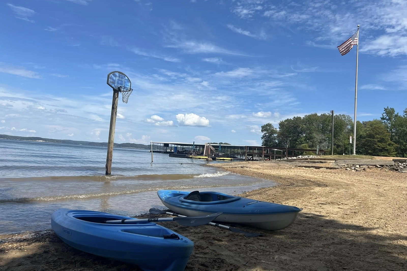 Cozy Cove Waterfront Resort