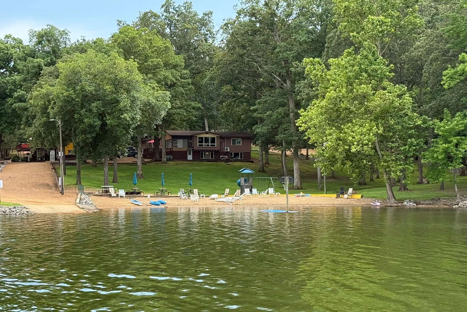 Cozy Cove Waterfront Resort