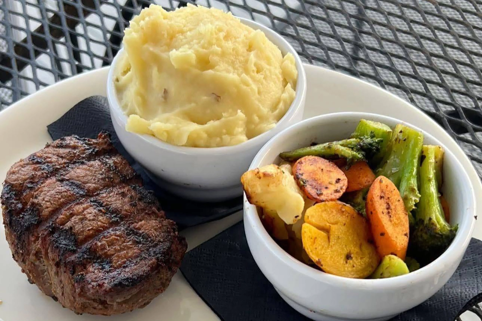 Ralph's Harborview Grill