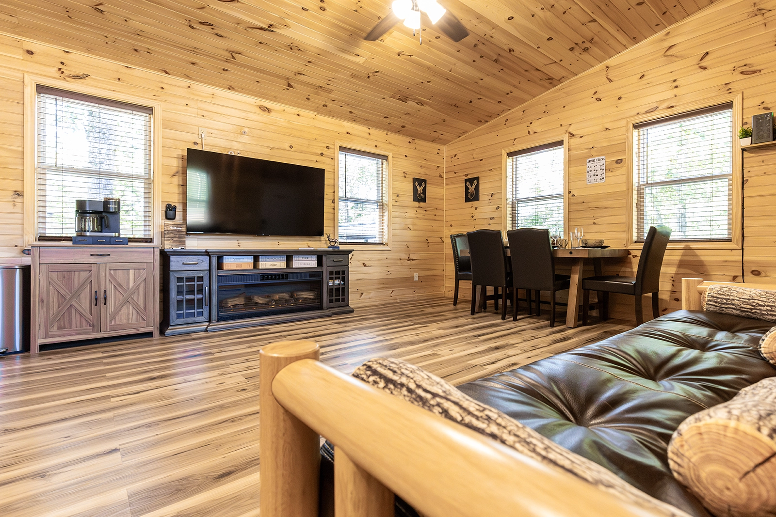 Warners Paradise - The Cozy Antler