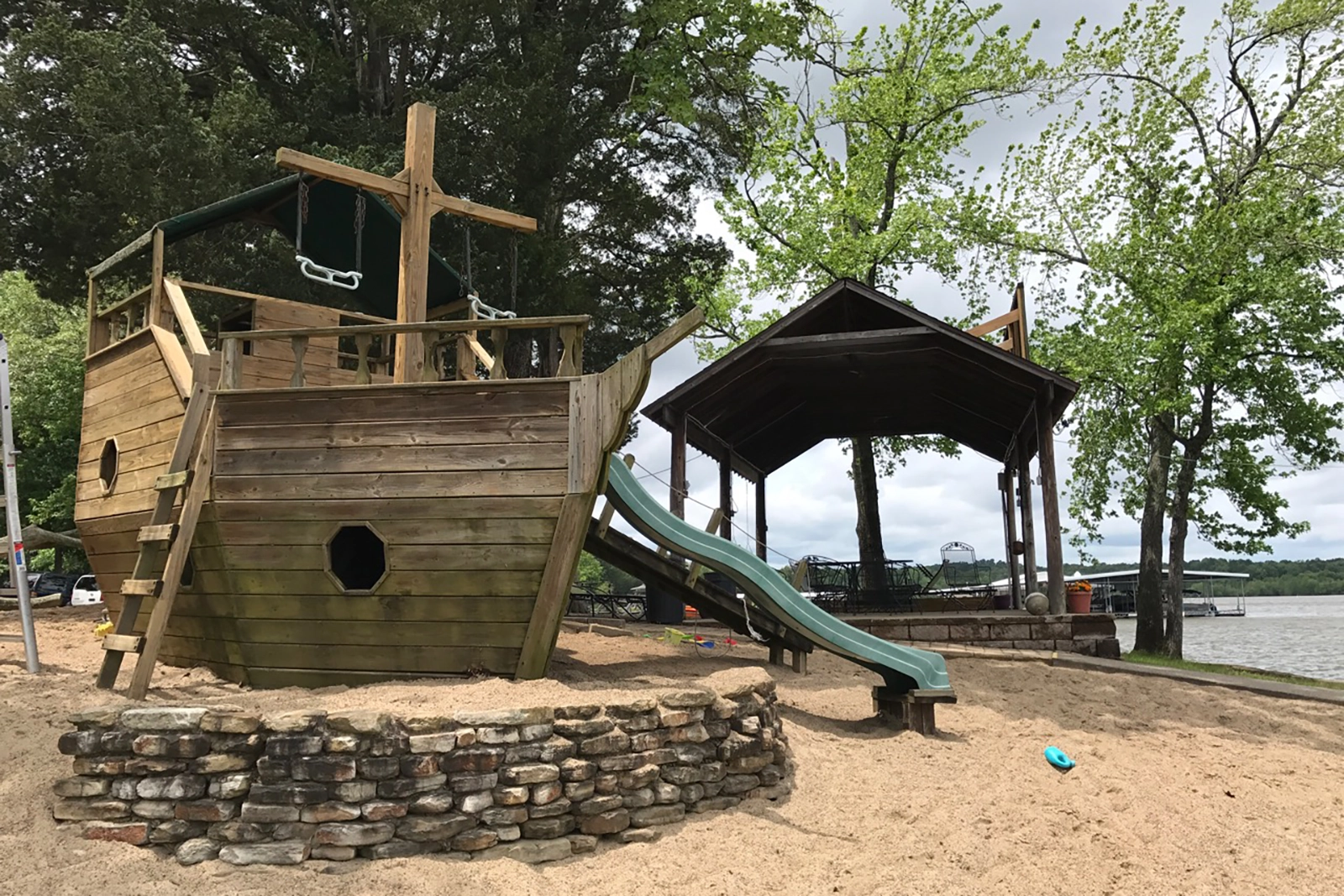Whispering Oaks Resort Campground